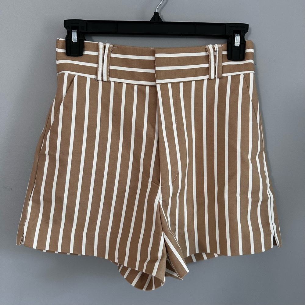 STRADIVARIUS l Tan & White Striped Tailored Shorts, High Rise, Pockets Size 4